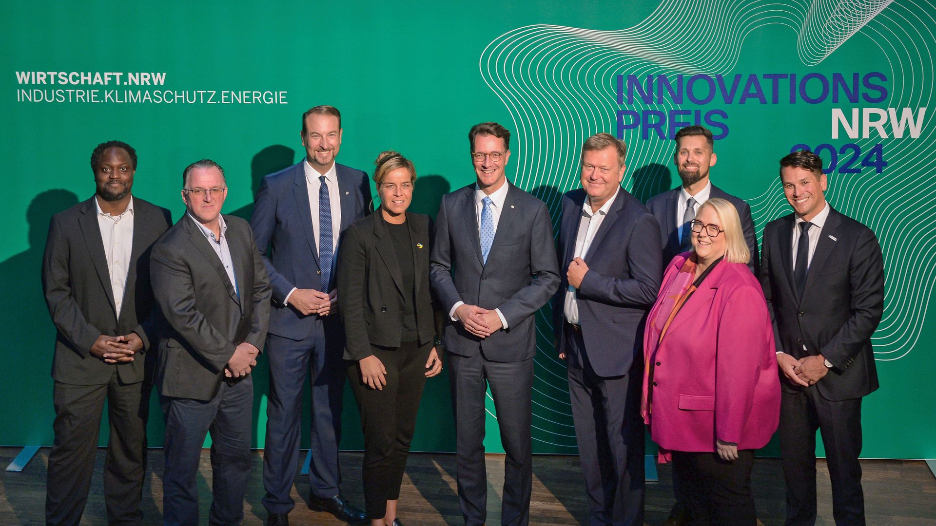 All award winners and nominees on stage. In the middle are Ms. Neubaur and Mr. Wüst.